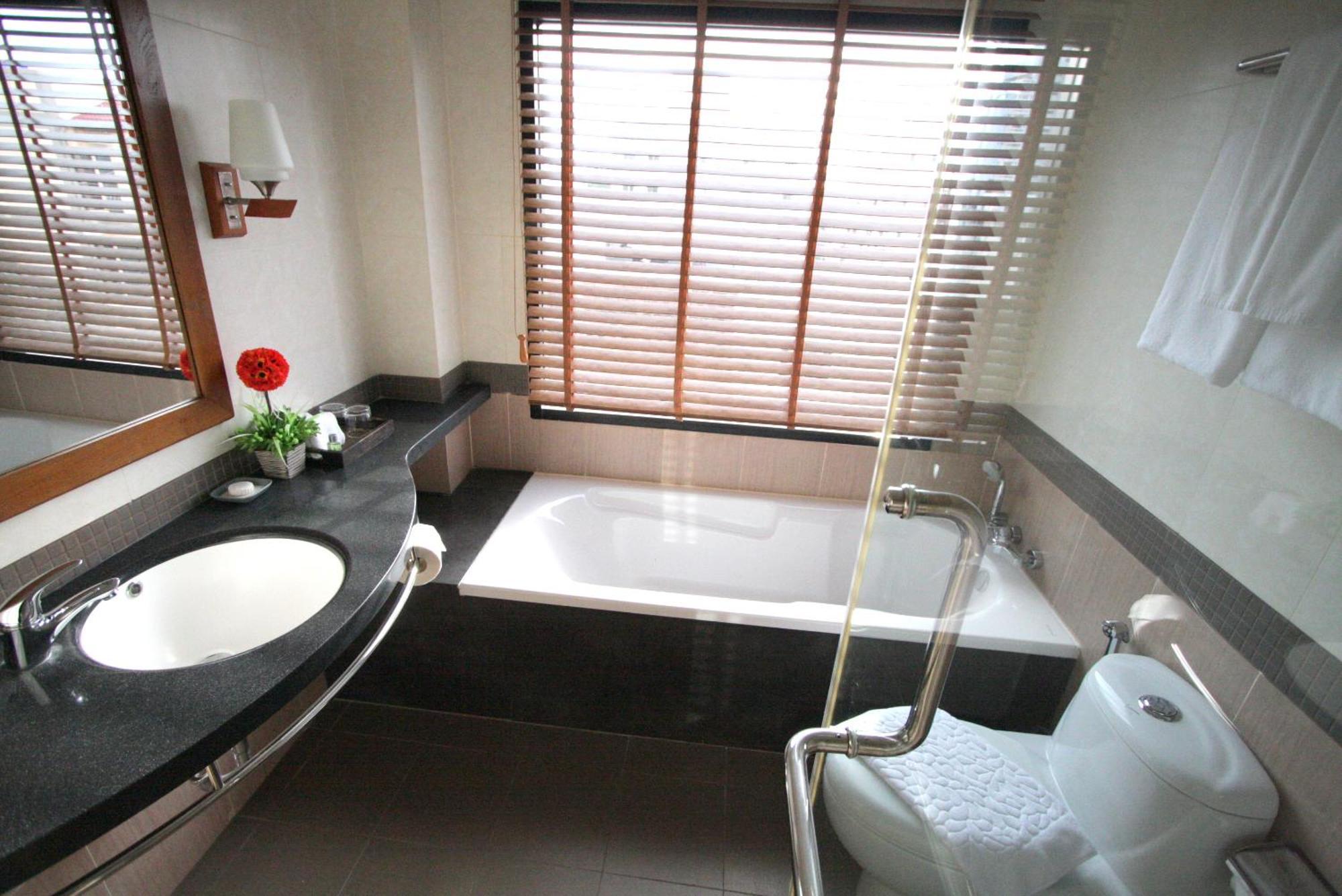 Patong Hiran Residence מראה חיצוני תמונה